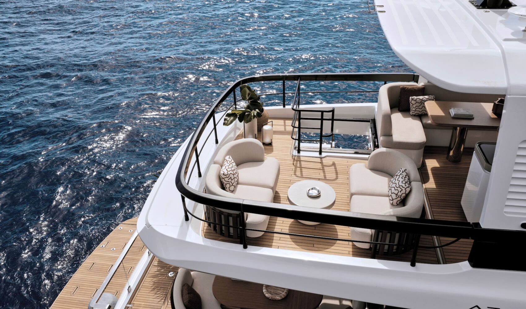 Fly 70 Exterior Detail 3