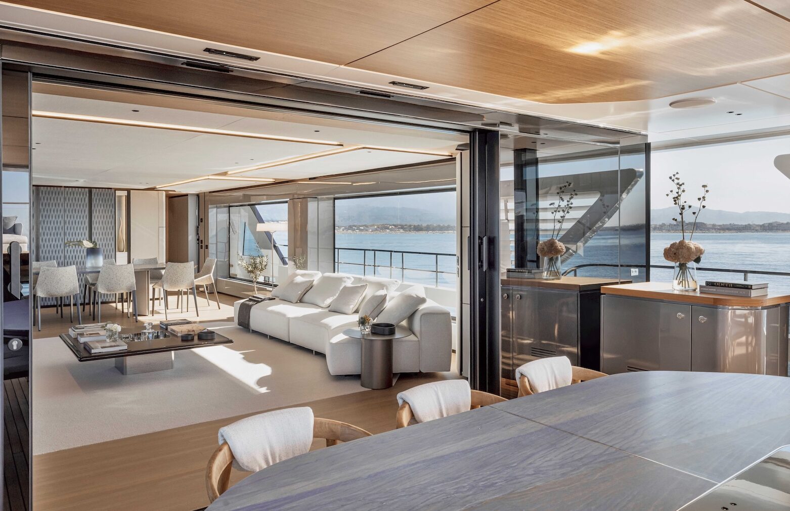 Grande 44M Main Salon 3