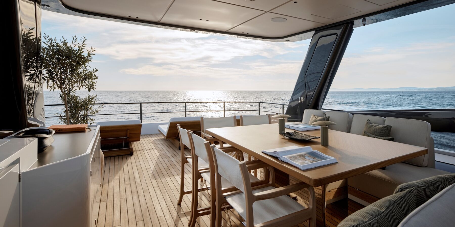 Magellano 27M Flybridge 1